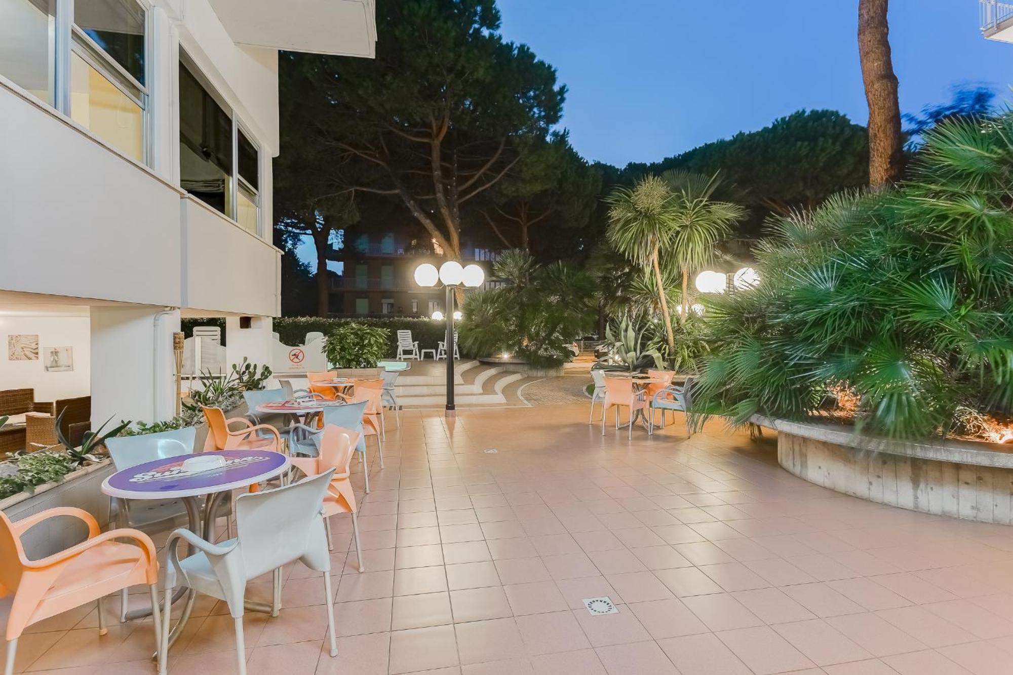 Hotel Kiss Cesenatico Dış mekan fotoğraf
